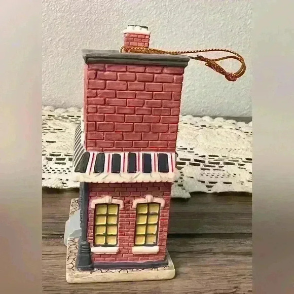 Hallmark NEW 2001 “The 1st Walgreen’s Drugstore” 100th Anniversary Christmas orn - Picture 6 of 7